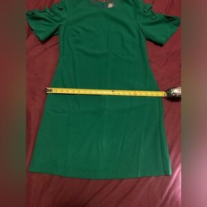 ✨⚡️💥Vince Camuto green short sleeve dress Bow on the sleeves, women's size 6